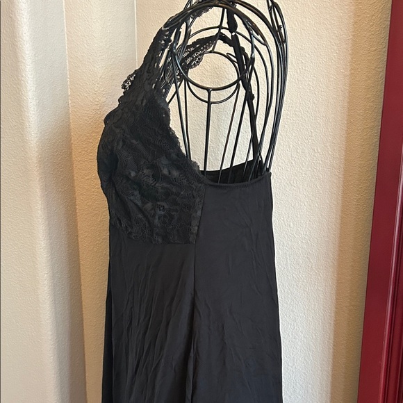 Black Lace Nightgown - Picture 7 of 9